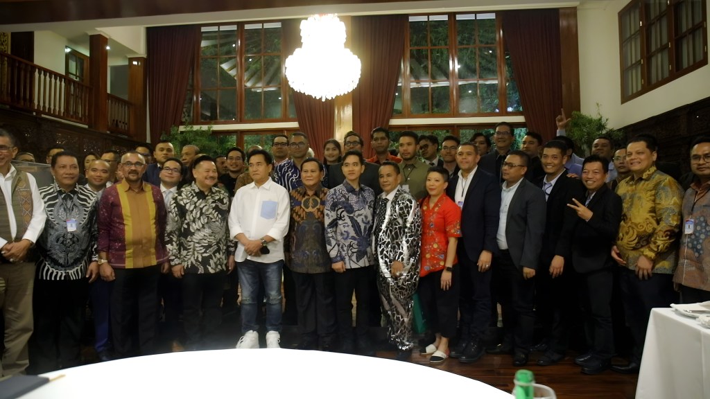 Kumpul Bareng Tim Kuasa Hukum, Prabowo Tegaskan Persatuan Harga Mati