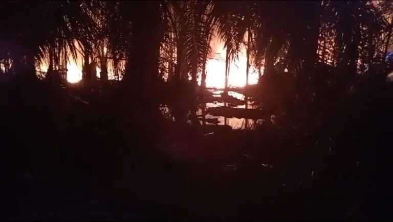 Sumur Minyak Ilegal di Aceh Meledak, Para Pekerja Berhamburan