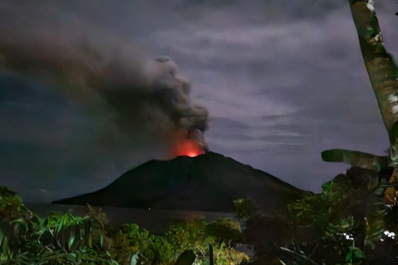 Warga Sulteng Diimbau Gunakan Masker akibat Erupsi Gunung Ruang