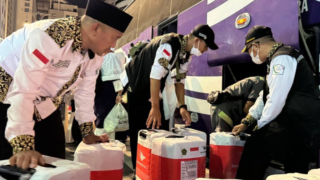 Garuda Delay 12 Jam, Bus Kembali ke Hotel, Jamaah Haji Kecewa Berat