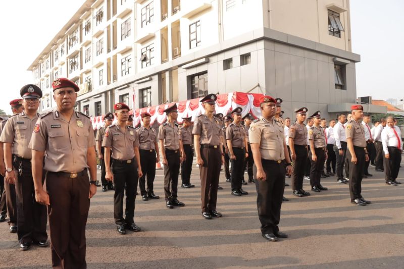52 personel Polres Metro Jakarta Barat Naik Pangkat di Hari Bhayangkara